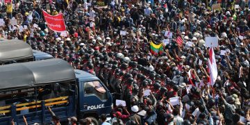 Birmania impone la ley marcial en varias ciudades ante crecientes protestas
