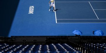 Medvedev gana por primera vez en su carrera en cinco sets y sin su entrenador