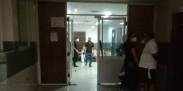 Familiares denuncian falta de atención médica a paciente de emergencia del HUPEC