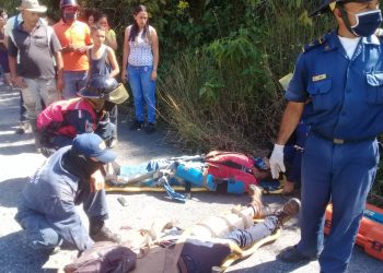 Colisión de vehículos deja dos heridos en Mosquey