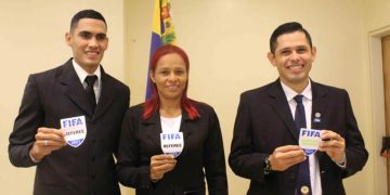 Árbitros merideños recibieron escudo FIFA junto con 31 silbantes nacionales