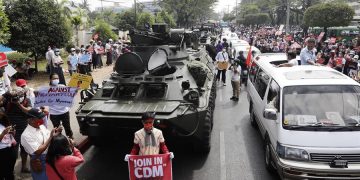 El despliegue de soldados en las calles aumenta la tensión en Birmania