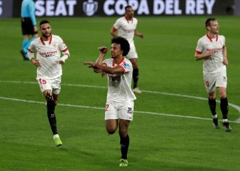 2-0. El Sevilla golpea primero y Bono amarga la noche a Messi