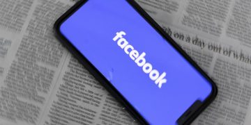 El dilema de Facebook y Google: pagar por noticias o ayudar a los medios