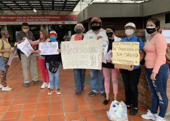 Pacientes con cáncer claman una cirugía: “tenemos niños pequeños y nuestra vida está guindando de un hilo”