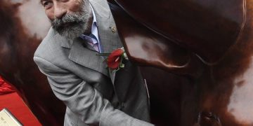 Fallece a los 80 años el escultor del toro de Wall Street, Arturo di Modica