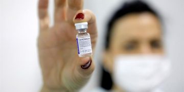 La vacuna rusa necesita 2 dosis y no solo una como aseguran en redes sociales