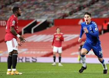 James y Everton dejaron sin punta al Manchester United