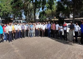 Más de 3.000 transportistas  de frontera exigen les permitan laborar