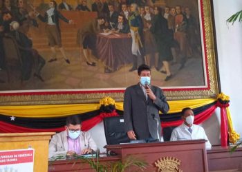 Presidente del CLET diputado Jorge Sánchez: Rendimos homenaje a los médicos en este acto, aunque pequeño cargado de amor»
