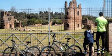 Media Italia en zona roja durante Semana Santa y se preparan más medidas