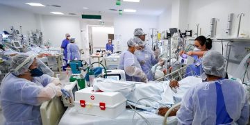 Brasil pide auxilio ante la escasez de insumos para intubar pacientes con covid