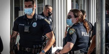 Extienden hasta el 12 de abril el toque de queda en Miami Beach