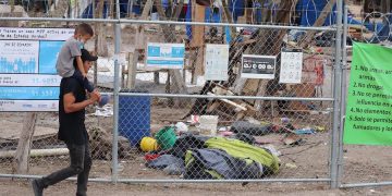 Desmantelan campamento en México pero migrantes llegan para cruzar a EE.UU.