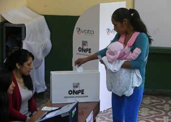 Seis candidatos presidenciales de Perú pugnan por pasar a una segunda vuelta