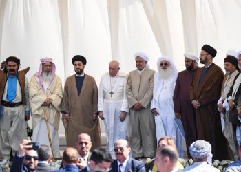 Al Sistani dice al papa Francisco que los cristianos deberían vivir en paz