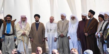 Al Sistani dice al papa Francisco que los cristianos deberían vivir en paz