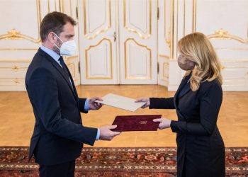 En Eslovaquia cae el primer Gobierno de la UE por su gestión de la pandemia