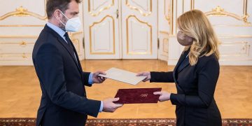 En Eslovaquia cae el primer Gobierno de la UE por su gestión de la pandemia