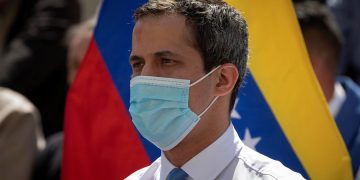 Guaidó anuncia un acuerdo inminente para financiar el acceso a vacunas en Venezuela