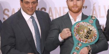 Sulaimán asegura que el «Canelo» vive su mejor momento y tendrá un gran 2021