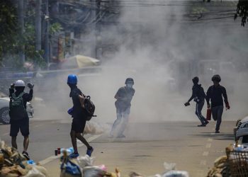 La junta militar golpista de Birmania prosigue la matanza de manifestantes
