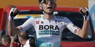 Lennard Kämna gana en Manresa y Adam Yates conserva el liderato