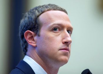 Zuckerberg defiende a Facebook y culpa a Trump del asalto al Capitolio