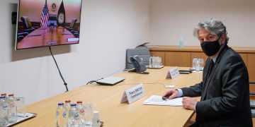 La UE y EEUU acuerdan garantizar cadenas de suministro fluidas en la producción de vacunas