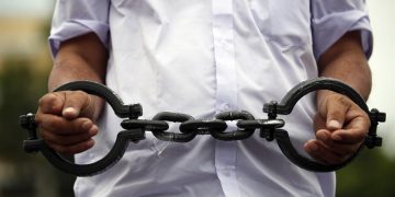 Democracia global ha retrocedido a nivel de tres décadas atrás, según informe