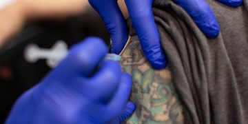 Pfizer-BioNTech dice su vacuna tiene 100 % de efectividad en adolescentes