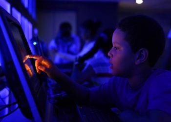 Los niños, convertidos en consumidores digitales sin derechos reconocidos