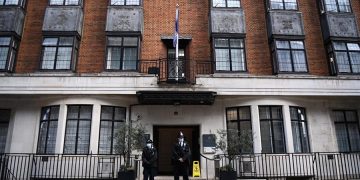 El duque de Edimburgo sale del hospital tras 28 días ingresado