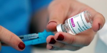 Varios países europeos paran la vacuna de AstraZeneca por precaución tras casos de trombosis