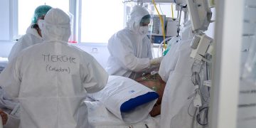 El miedo al Covid se convierte en cansancio y rabia tras 12 meses luchando