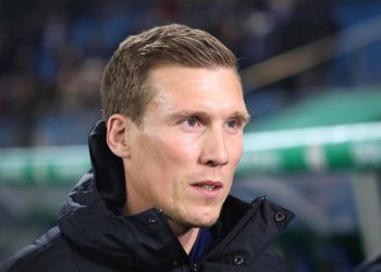 Bayer Leverkusen destituye a Bosz y nombra a Wolf nuevo entrenador