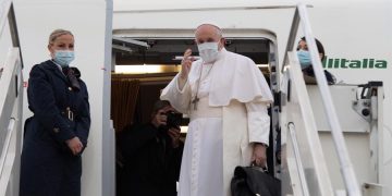 El papa Francisco llega a Irak en una visita histórica de tres días