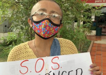 Solo con dádivas Fernanda hace frente al cáncer: “a la finca llegaron hombres armados y tuvimos que huir y dejarlo todo”