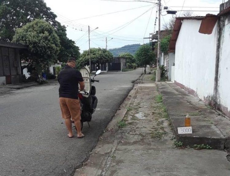 En la zona norte del estado Táchira y municipios de frontera prolifera la venta de gasolina colombiana en pimpinas. Carlos Eduardo Ramírez