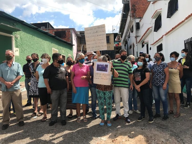 Habitantes de La Popita exigen a Freddy Bernal ayudar a investigar la “estafa masiva” con cilindros de gas en San Cristóbal. Mariana Duque