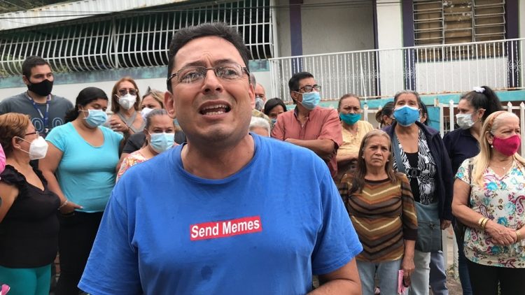 Habitantes de distintos sectores de San Cristóbal solicitan a las autoridades dar con el paradero del estafador. Mariana Duque