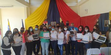 Realizan homenaje a los maestros de Pampán, héroes de la educación en pandemia