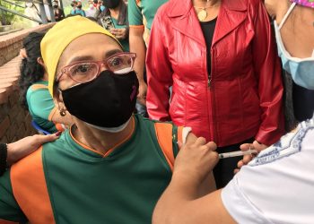Inicia aplicación de vacuna china  a personal docente en Táchira