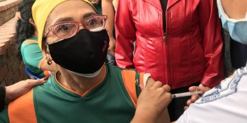 Inicia aplicación de vacuna china  a personal docente en Táchira