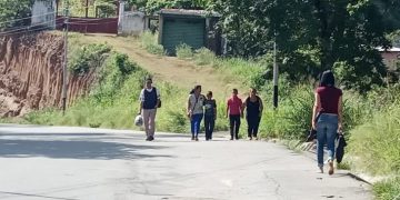 Funcionario de la GNB ocasiona accidente en la entrada de Santa Cruz por transitar en contra vía