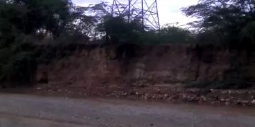 Quebrada La Vichú pone en riesgo torre de subestación eléctrica en Sucre