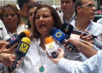 Dinorah Figuera: Cambalache de petróleo por vacunas evidencia fracaso de Maduro sobre COVID-19