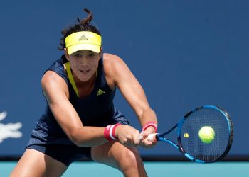 Muguruza vuela hacia la tercera ronda en el Abierto de Miami