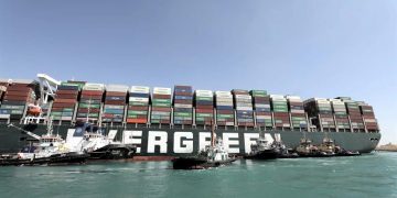 El timón y las hélices del Ever Given ya están liberados, dice la firma del canal