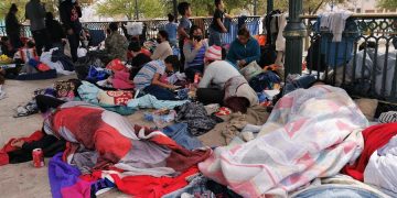 Migrantes deportados desde EEUU viven a la intemperie en el norte de México